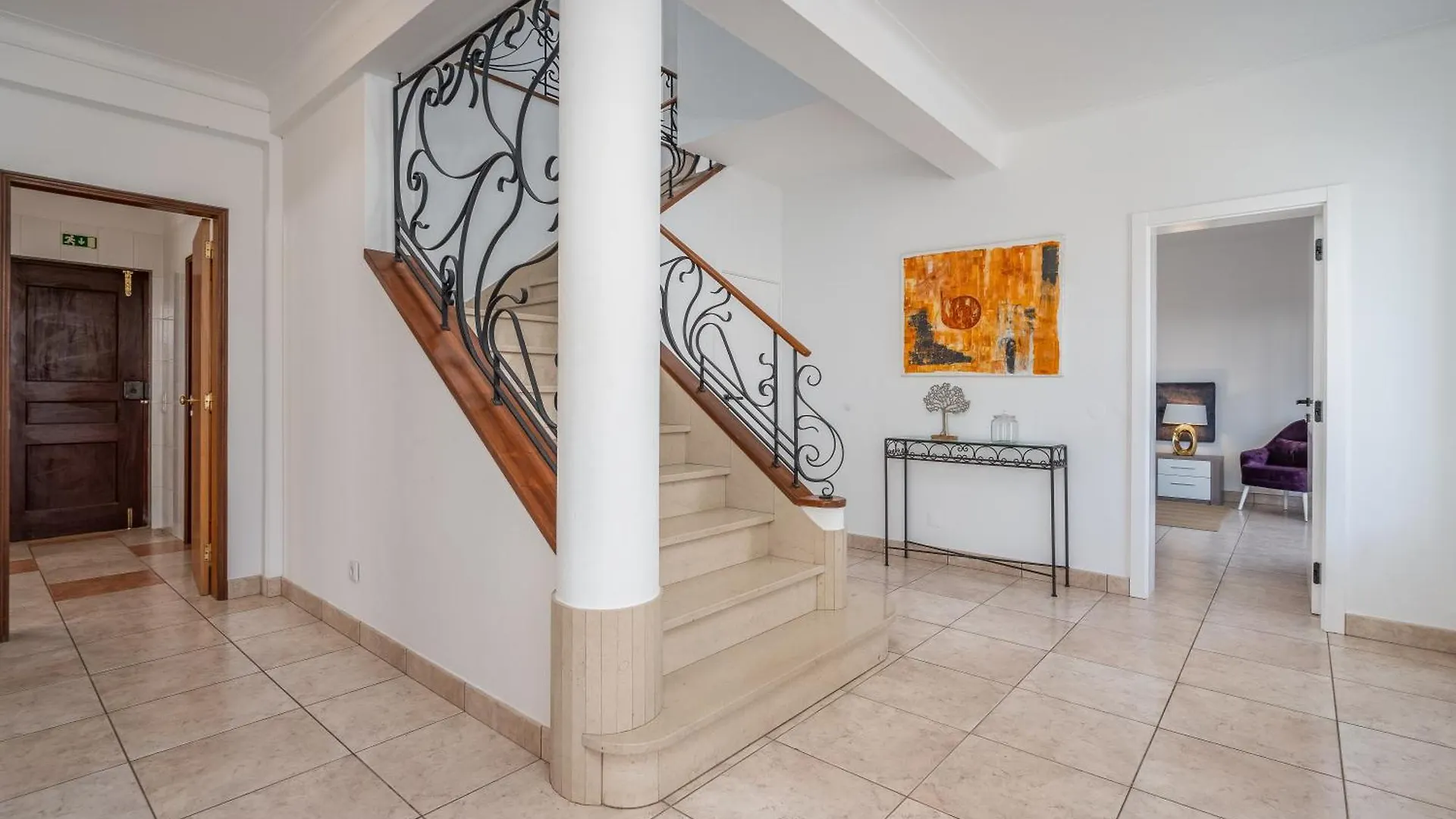 Host Wise - Spacious Family House With Garden Lagos 0*,
