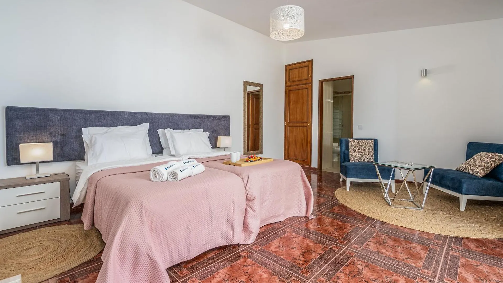 Host Wise - Spacious Family House With Garden Lagos
