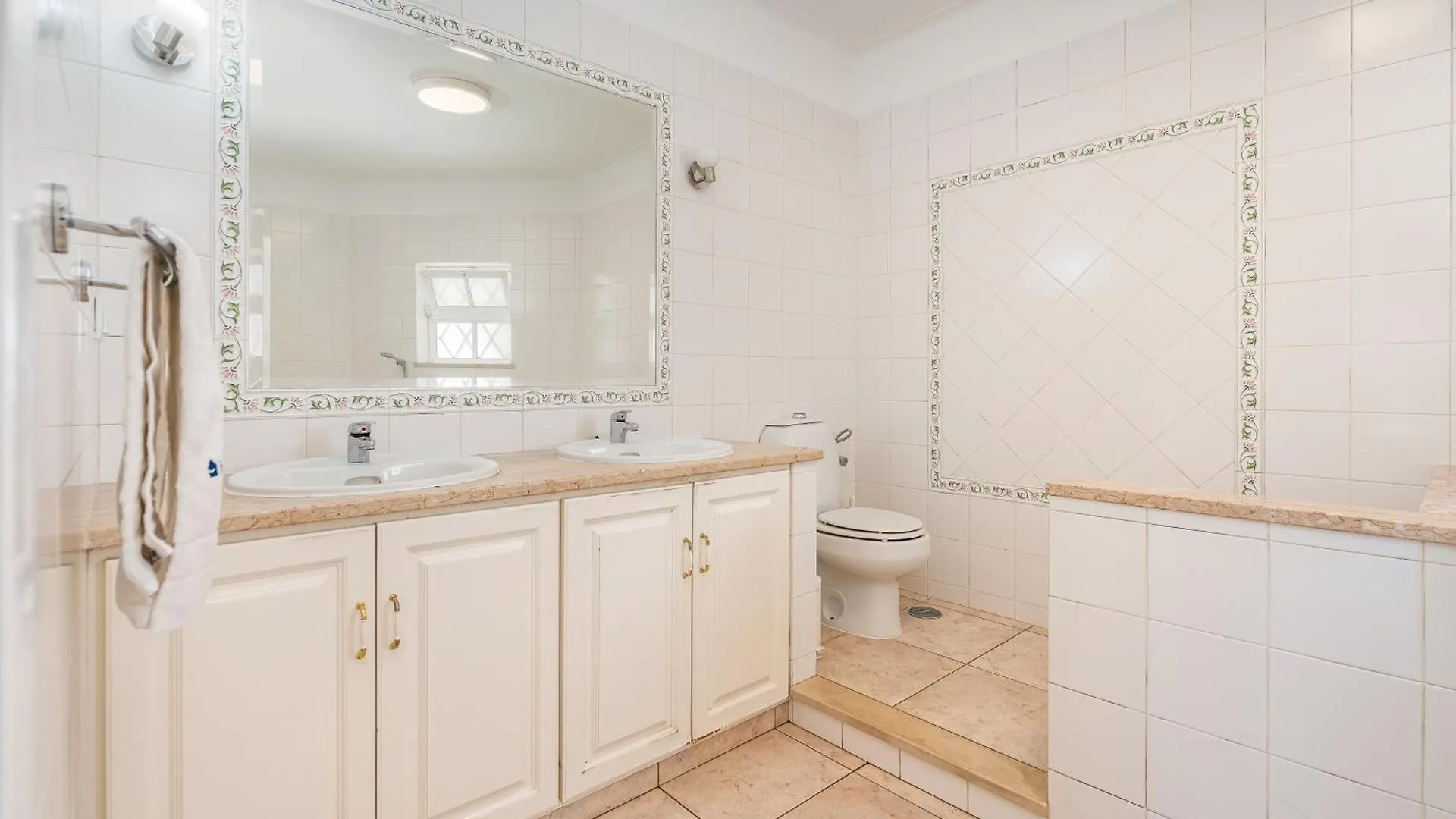 Host Wise - Spacious Family House With Garden Lagos Holiday home