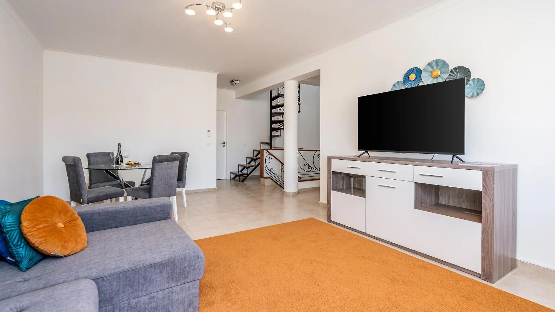 Host Wise - Spacious Family House With Garden Lagos