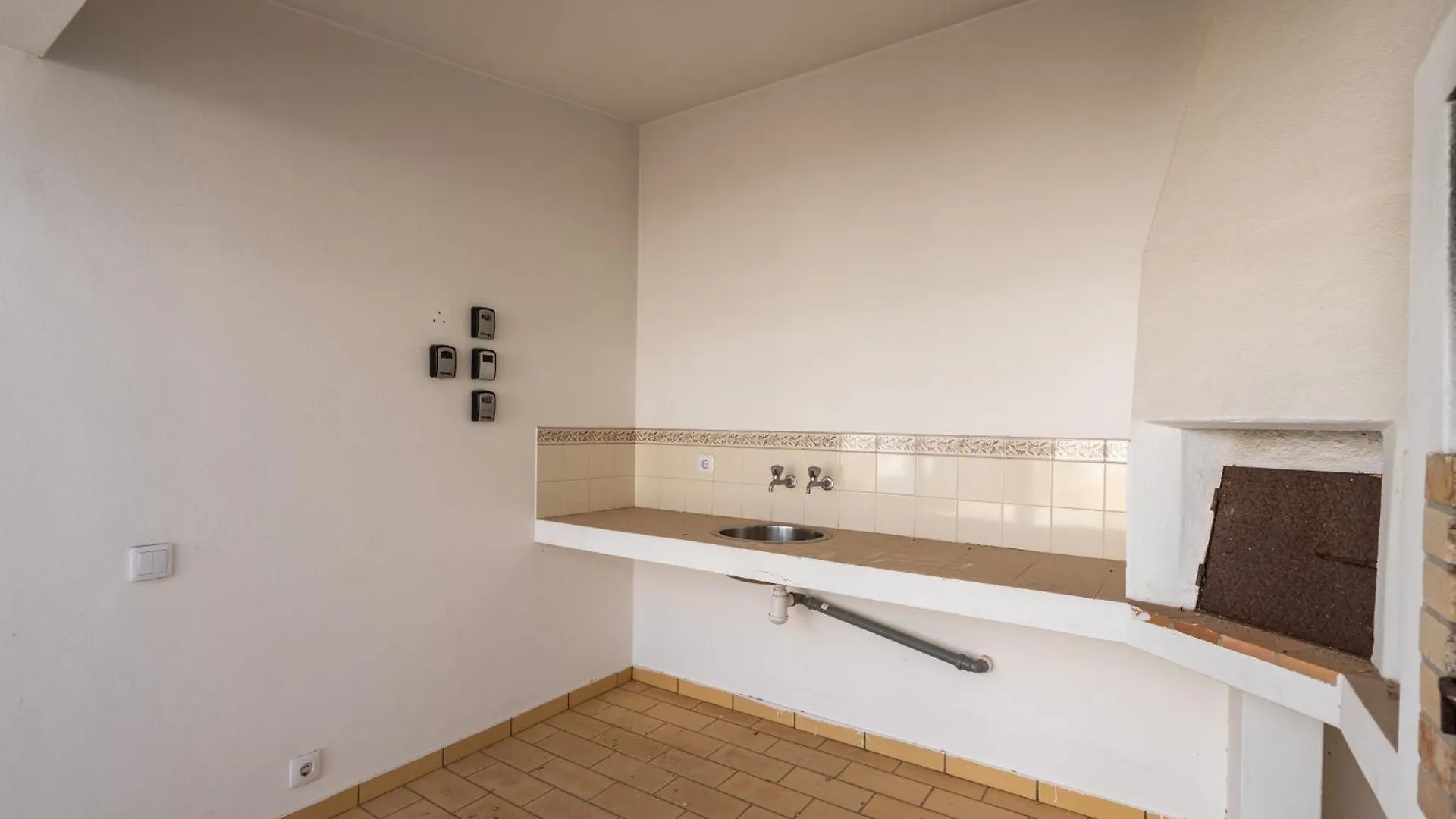 Host Wise - Spacious Family House With Garden Lagos 0*,