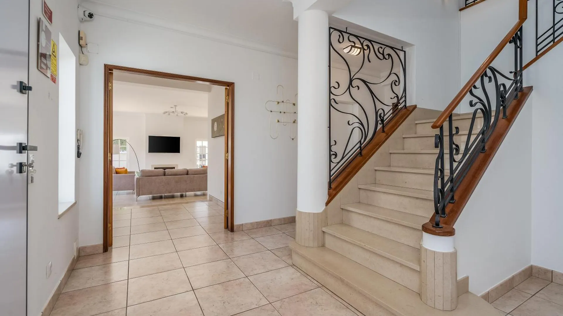 Host Wise - Spacious Family House With Garden Lagos Holiday home